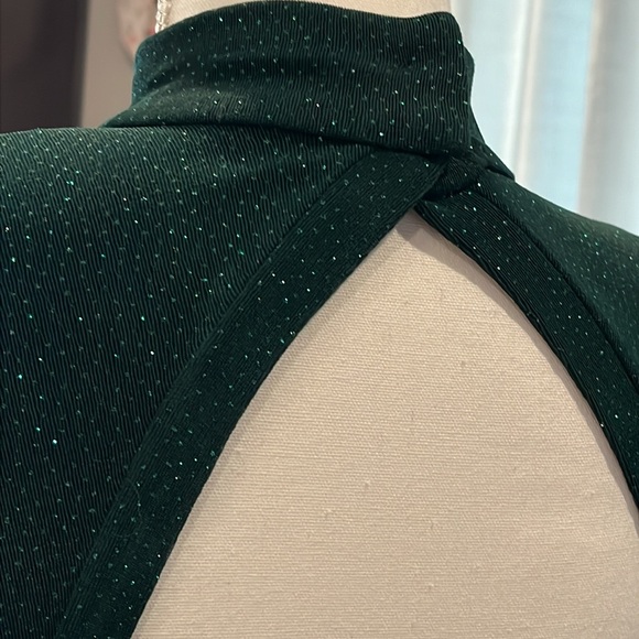 Susan Roselli for Vijack. Emerald color evening gown. Open back long sleeves - Picture 16 of 16